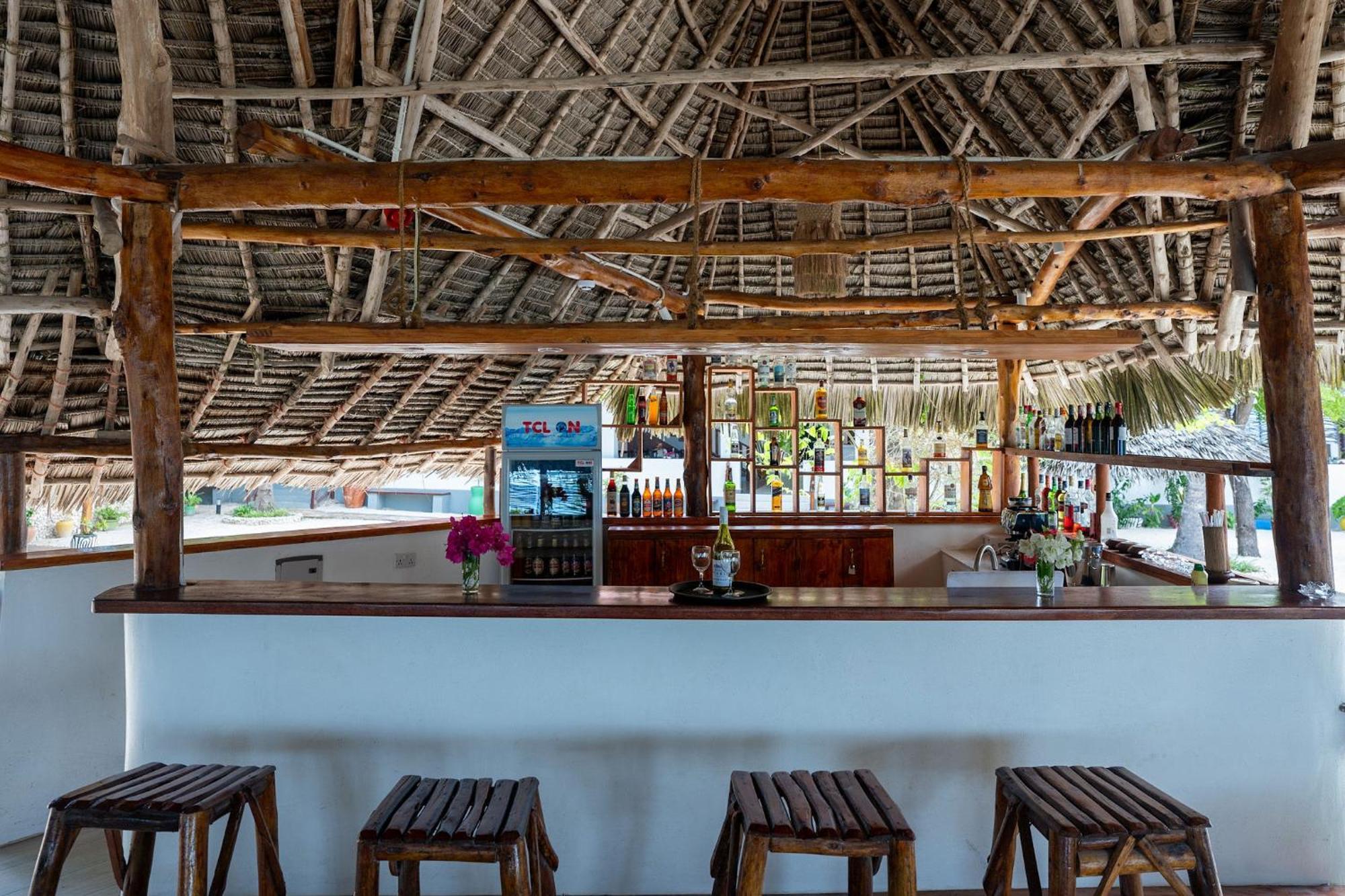 Manolo Beach Resort Uroa Kültér fotó